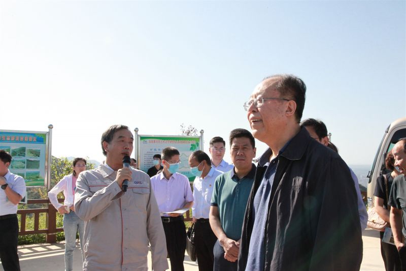 
				   
					河南省人大常委會(huì)黨組副書記、副主任馬懿一行到洛陽黃河同力調(diào)研
				 