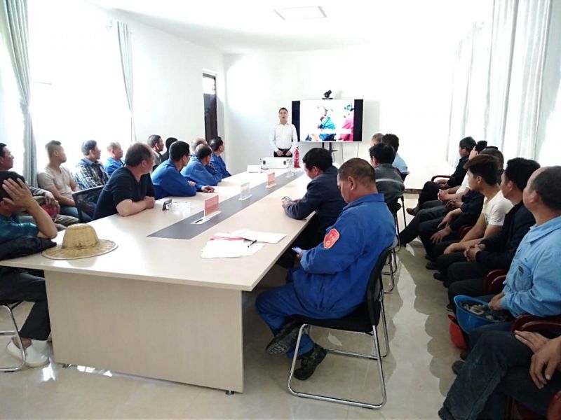 
				   
					黃河同力鹿角嶺礦山舉行滑塌、消防事故應(yīng)急救援演練
				 